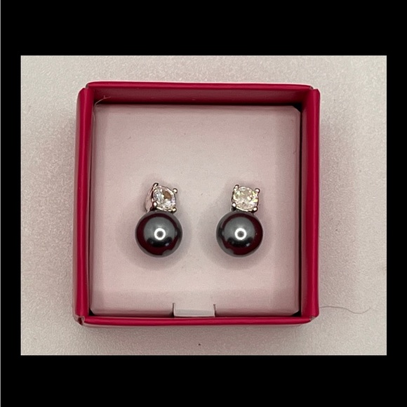 Avon Jewelry - Pearly Sparkling Earrings